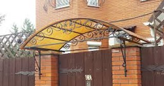 Навесы над калиткой - монтаж в Ярославле от НавесыРсл | от 1782 рублей